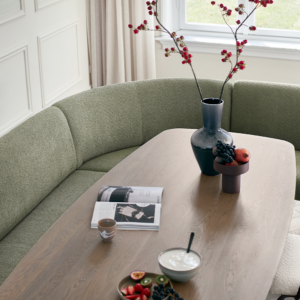 sfeer closeup eetbank bianta in stof groen nieuwe collectie inhouse cruquius