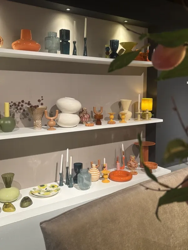 Woonaccessoires in de showroom van de Ruijtermeubel