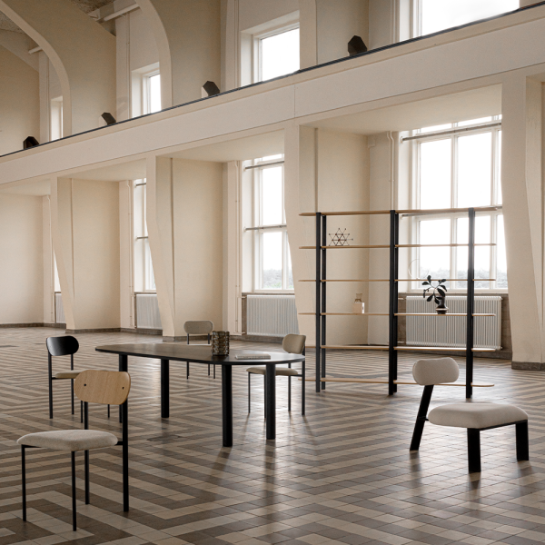 grote zaal eetkamer kast oblique dressoir wand studio henk design scandinavisch wonen interieur