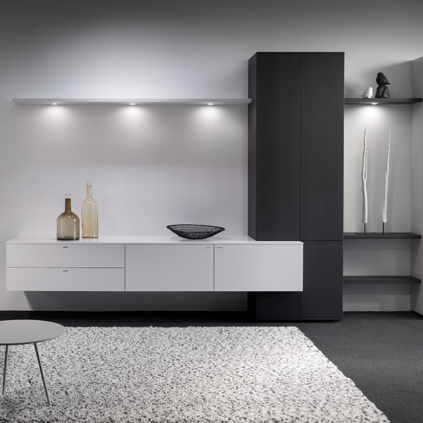 Design huis wit met zwart design zwevend meubel