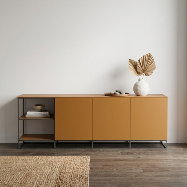 Interstar Dressoir S320 met amberkleurige fronten, eiken bovenblad en zwart stalen frame.