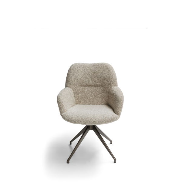 Draaibare armstoel Kiq Deluxe van Brees New World met royaal gevulde kuip en modern metalen onderstel