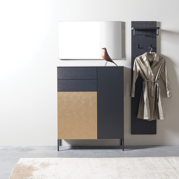 TANDO 79 dressoir van Sudbrock in antraciet met hout accent en wandpaneel