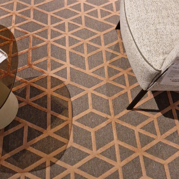 Graphix carpet grey/red