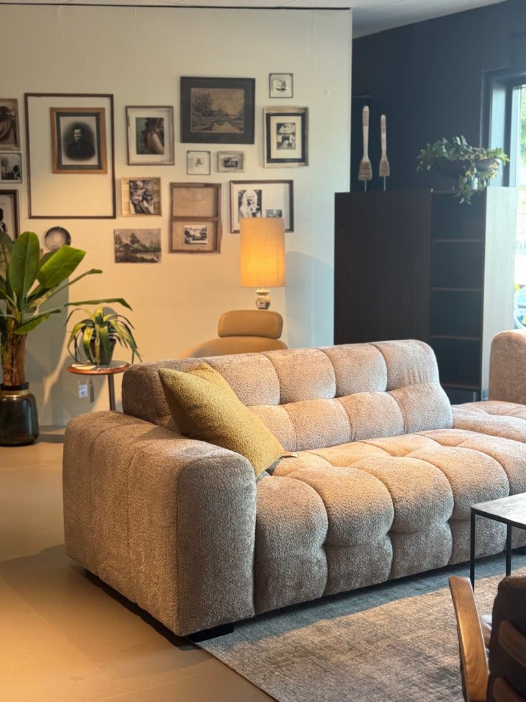 Een chaise longue bubble bank  kleine ban voor woonkamer