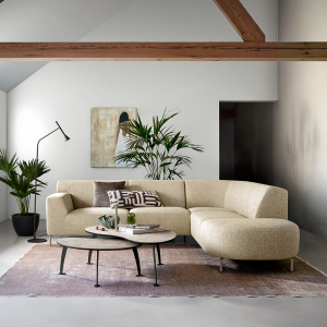 Hoekbank Lorani van INHOUSE met afgeronde vormen en moderne uitstraling in stof