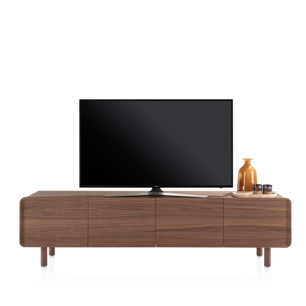 TV-meubel Brianza 210 cm van Xooon in notenfineer met vier greeploze deuren en modern design