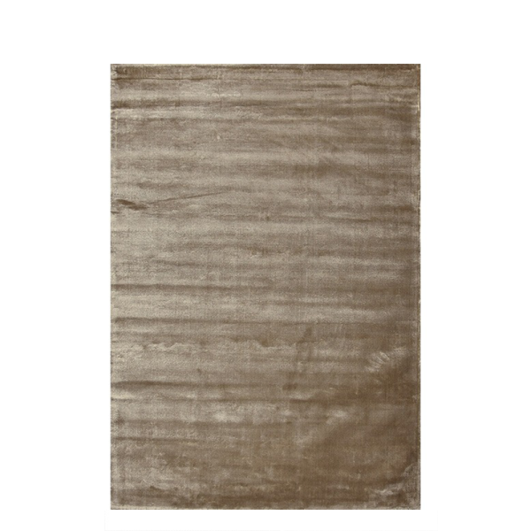 Vloerkleed Flavia mokka van Perez in een warm en luxe interieur