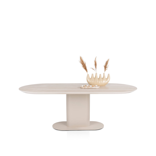 Eettafel Brianto van XOOON met ovaal keramisch blad in travertinlook en een moderne metalen kolompoot.