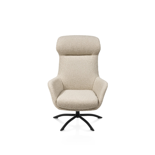 Draaifauteuil Lomi van XOOON met boucléstof, draaibaar onderstel, kantelfunctie en bijpassende poef.