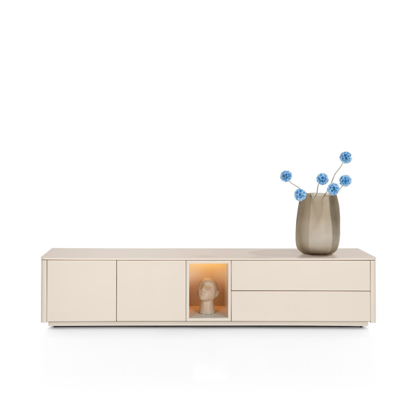 Lowboard Trentino Crème van XOOON met twee deuren, twee laden, een open niche en een moderne crèmekleurige afwerking.