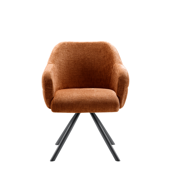 Armstoel Mabely Koper van INHOUSE met comfortabele armleuningen, zachte koperkleurige stoffering en een modern metalen onderstel.